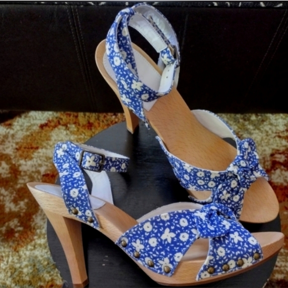 Ralph Lauren Heels - Picture 3 of 10